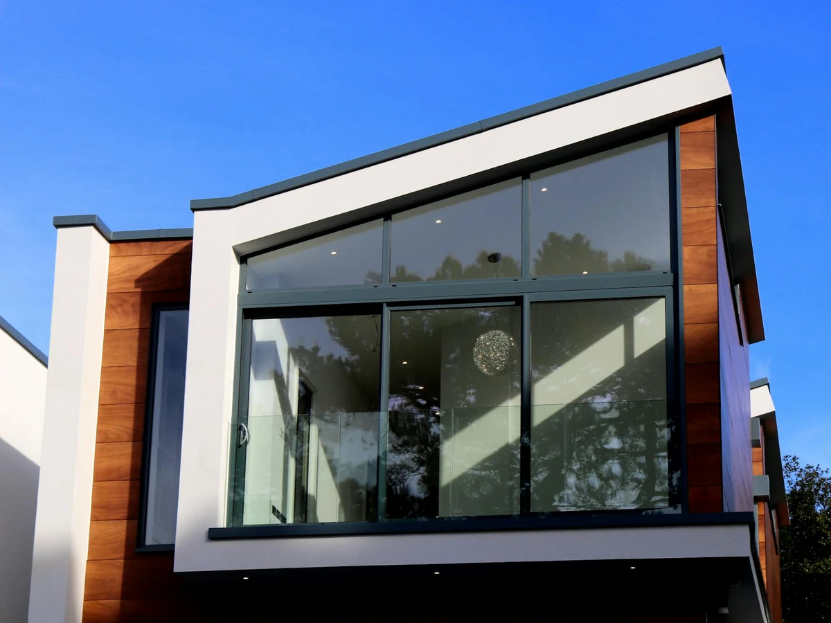 Modern house facade exterior painting in Wokingham by Wokingham Painters