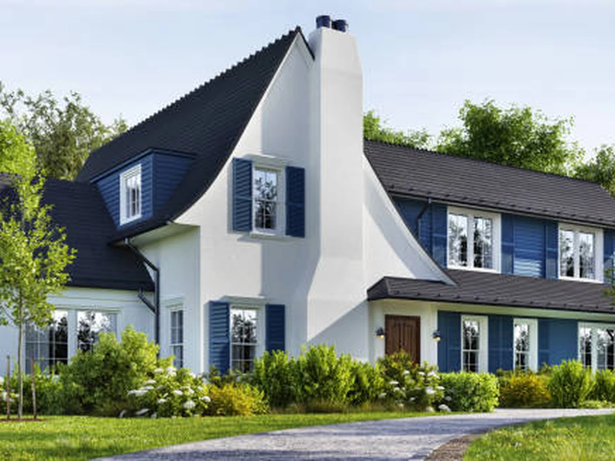 White rendered house exterior painting in Wokingham by Wokingham Painters